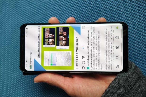 fraenk kündigen – Hand hält Smartphone