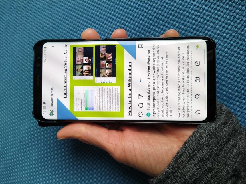 fraenk kündigen – Hand hält Smartphone