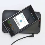 Handy wird heiß – Smartphone auf einer Ladestation