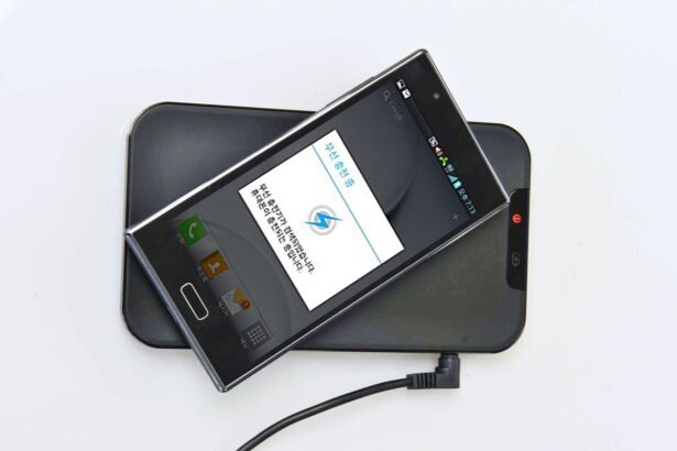 Handy wird heiß – Smartphone auf einer Ladestation