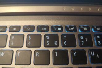 Windows 11 Passwort vergessen – was tun? Tastatur eines Laptops